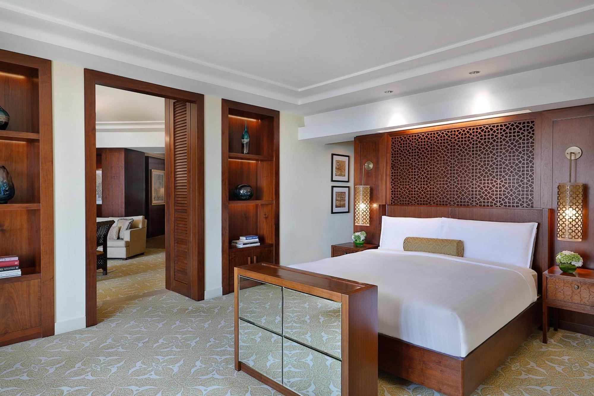The Ritz-carlton, सहारा